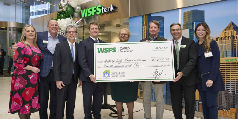 The WSFS CARES Foundation presents a $10,000 grant to Gift of Life Howie’s House.