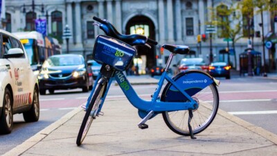 An IndeGo bicycle in front of Philadelphia's City Hall.