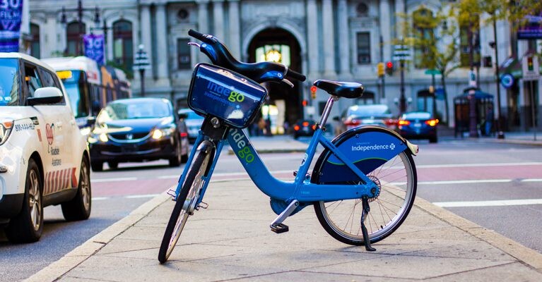 An IndeGo bicycle in front of Philadelphia's City Hall.