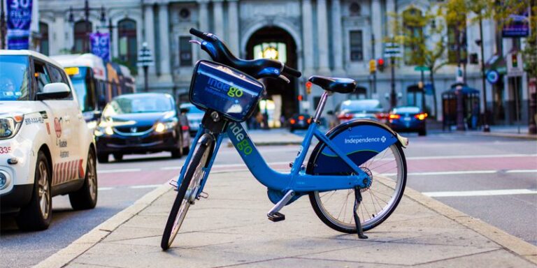 An IndeGo bicycle in front of Philadelphia's City Hall.