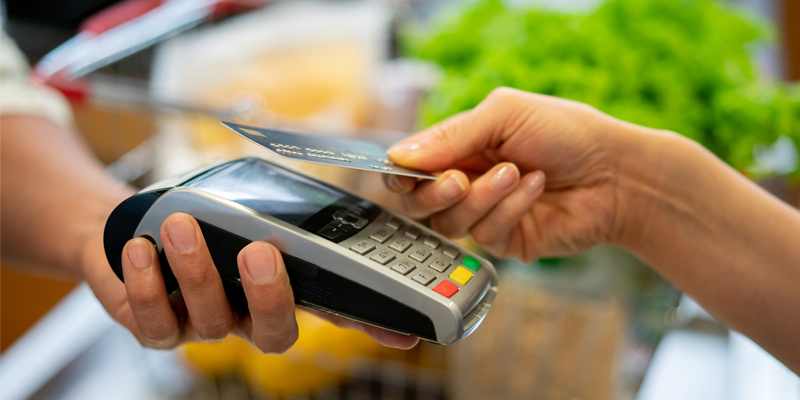 How to Safely Use Rewards Credit Cards and Contactless Payments to Your Benefit