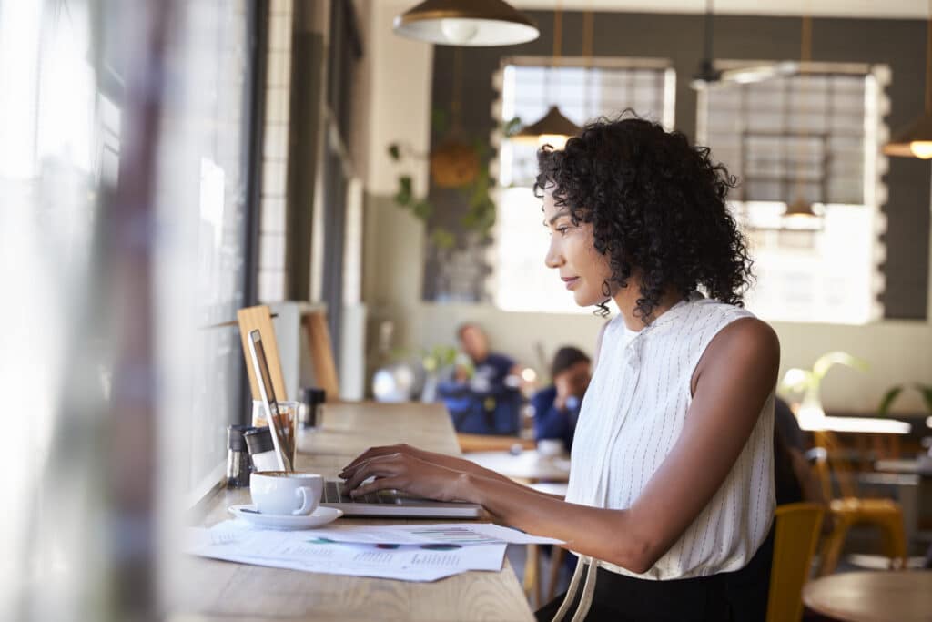 A woman using her laptop in a cafe.